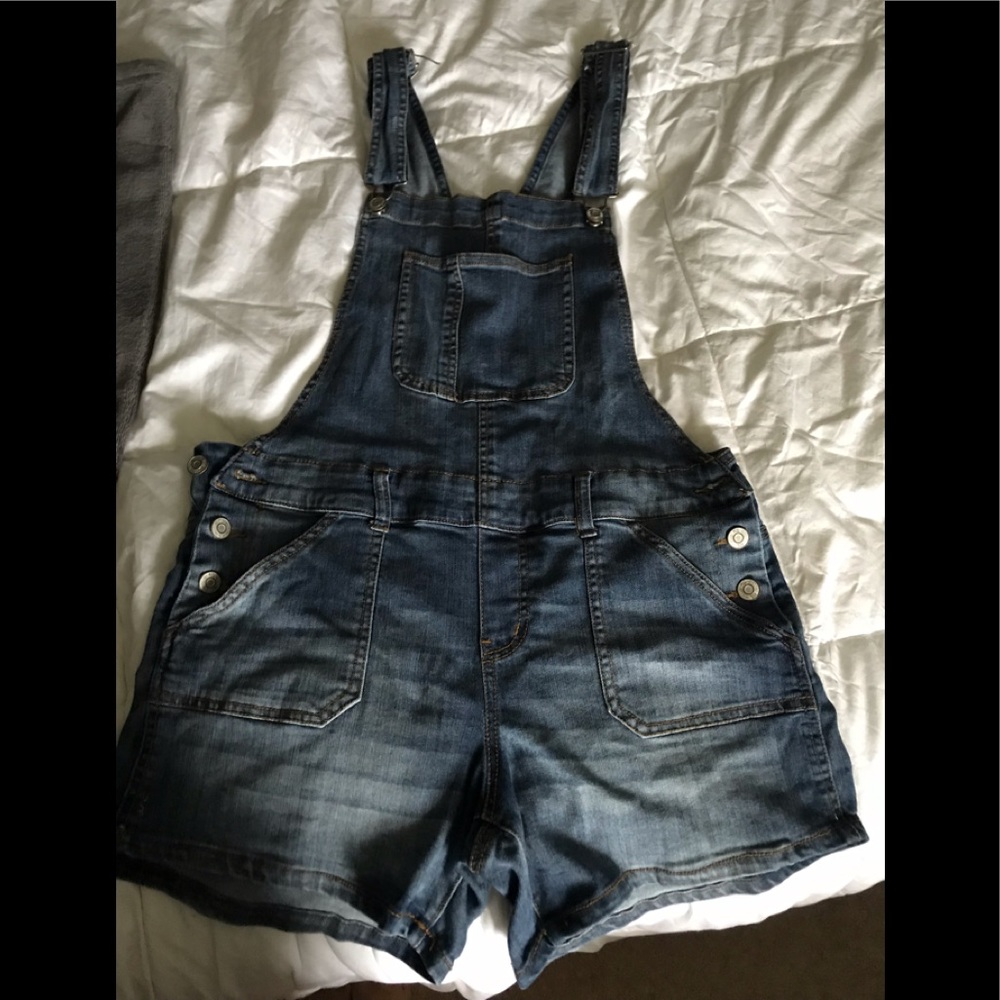 Overall shorts